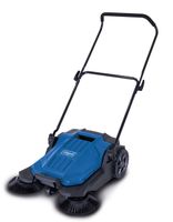 Scheppach S800 push sweeper, side view, with black handle and blue housing, 650mm sweeping width, 20L container, 3 brushes.