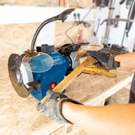 Scheppach dual disc grinder with disc removal clamp and lamp holder for grinding wheel