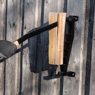 Log splitter with attachment for metre-length splitting blade, featuring adjustable guide for splitting blade