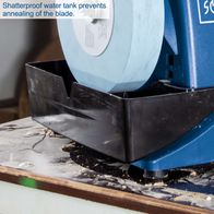 Wet grinding system with water tank preventing blade annealing during operation