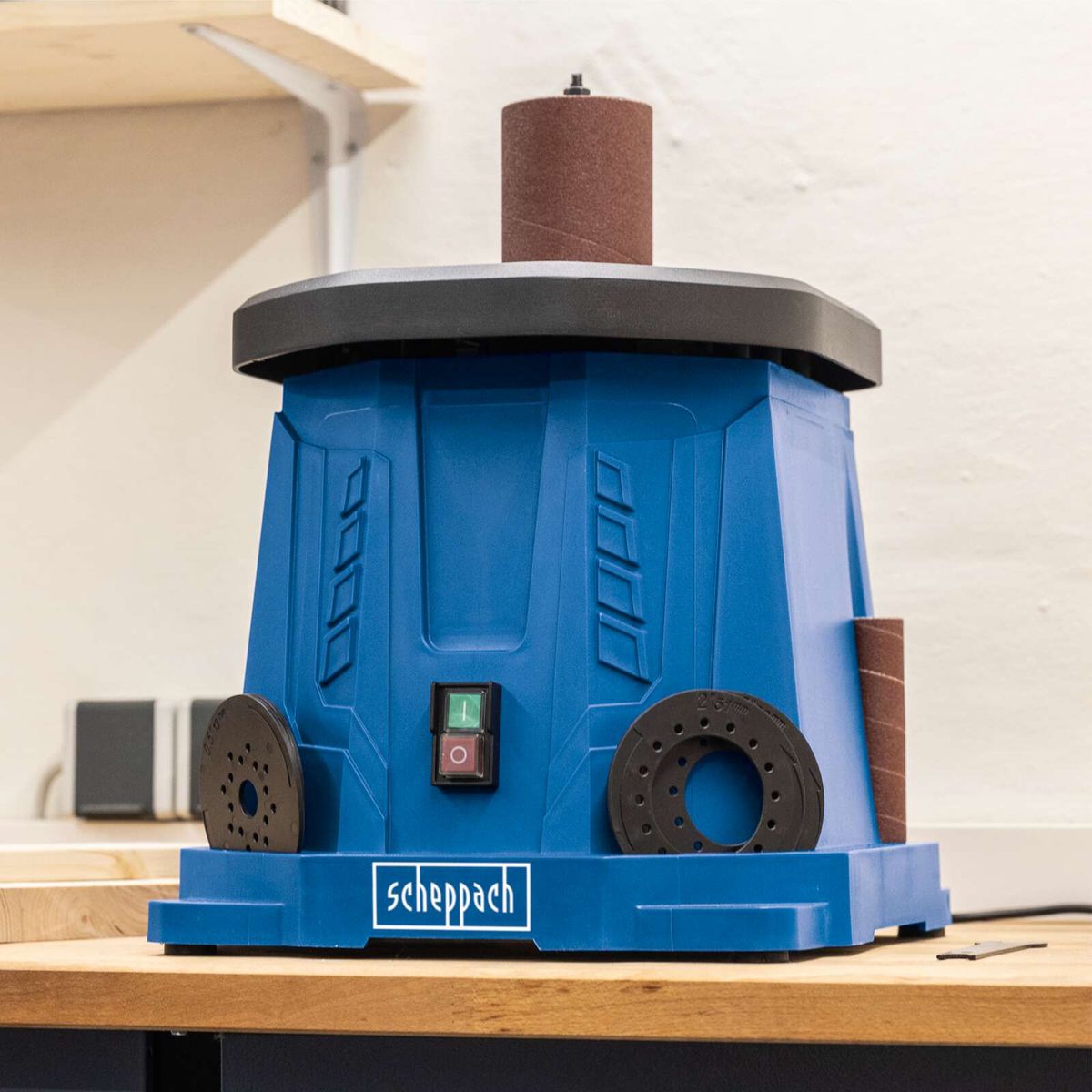 Oscillating spindle grinding machine with base and control panel for precise grinding