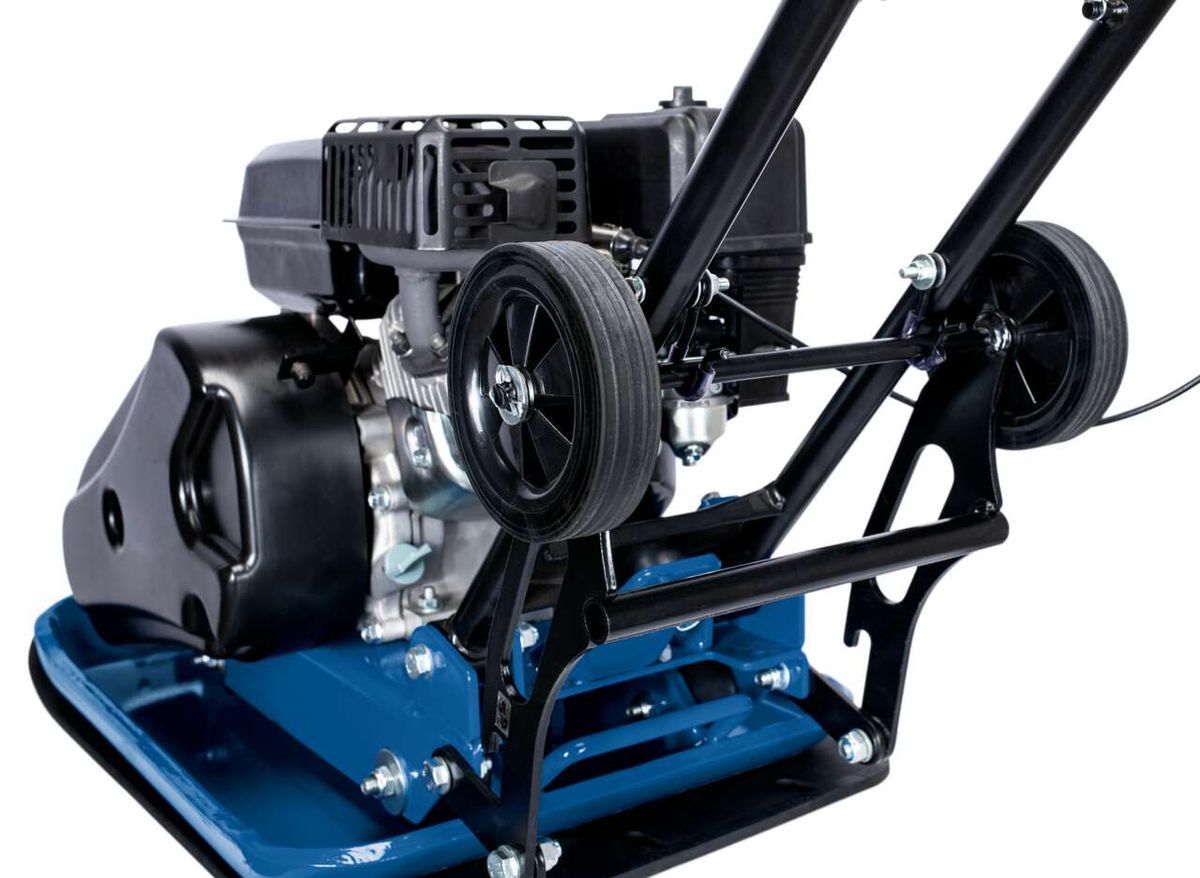 Scheppach compacting plate with petrol engine and base frame, showing engine and drive wheels detail