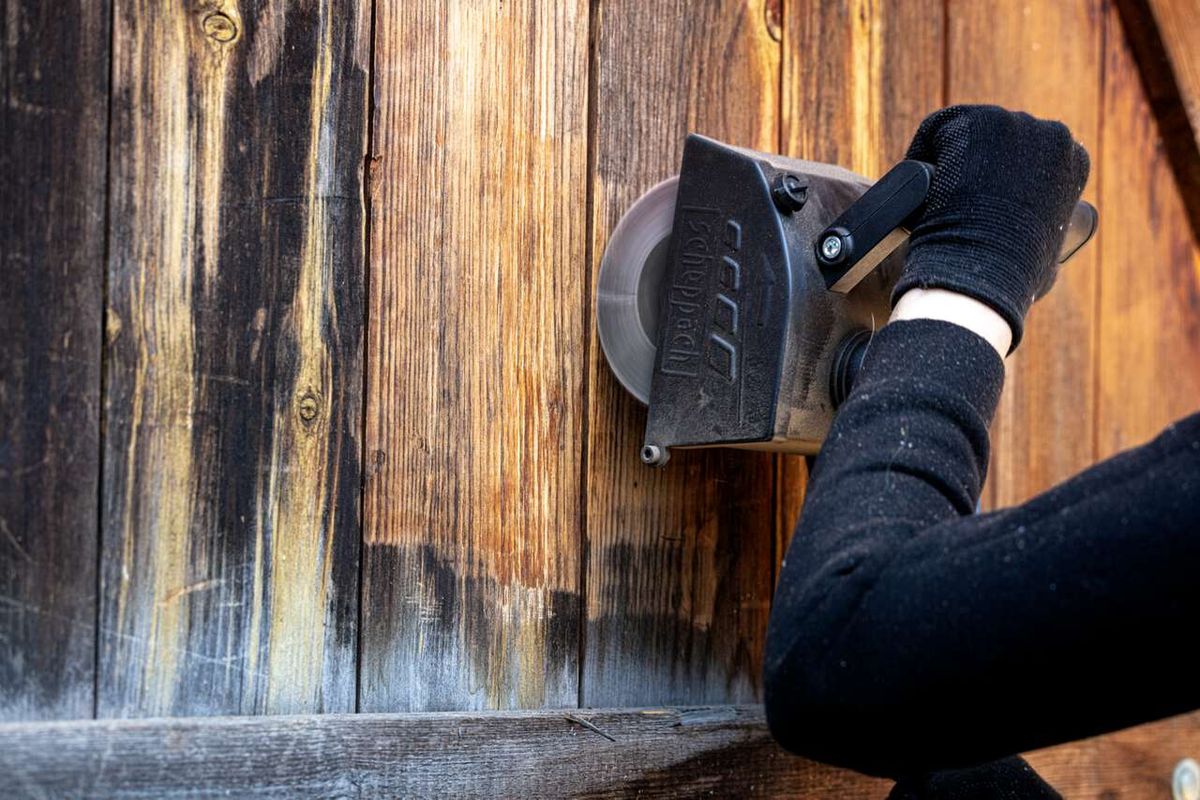 Scheppach slat brush in use on wooden surface
