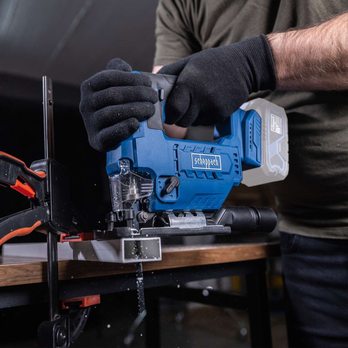 Cordless jigsaw with shaft length and speed indication, handle in use position