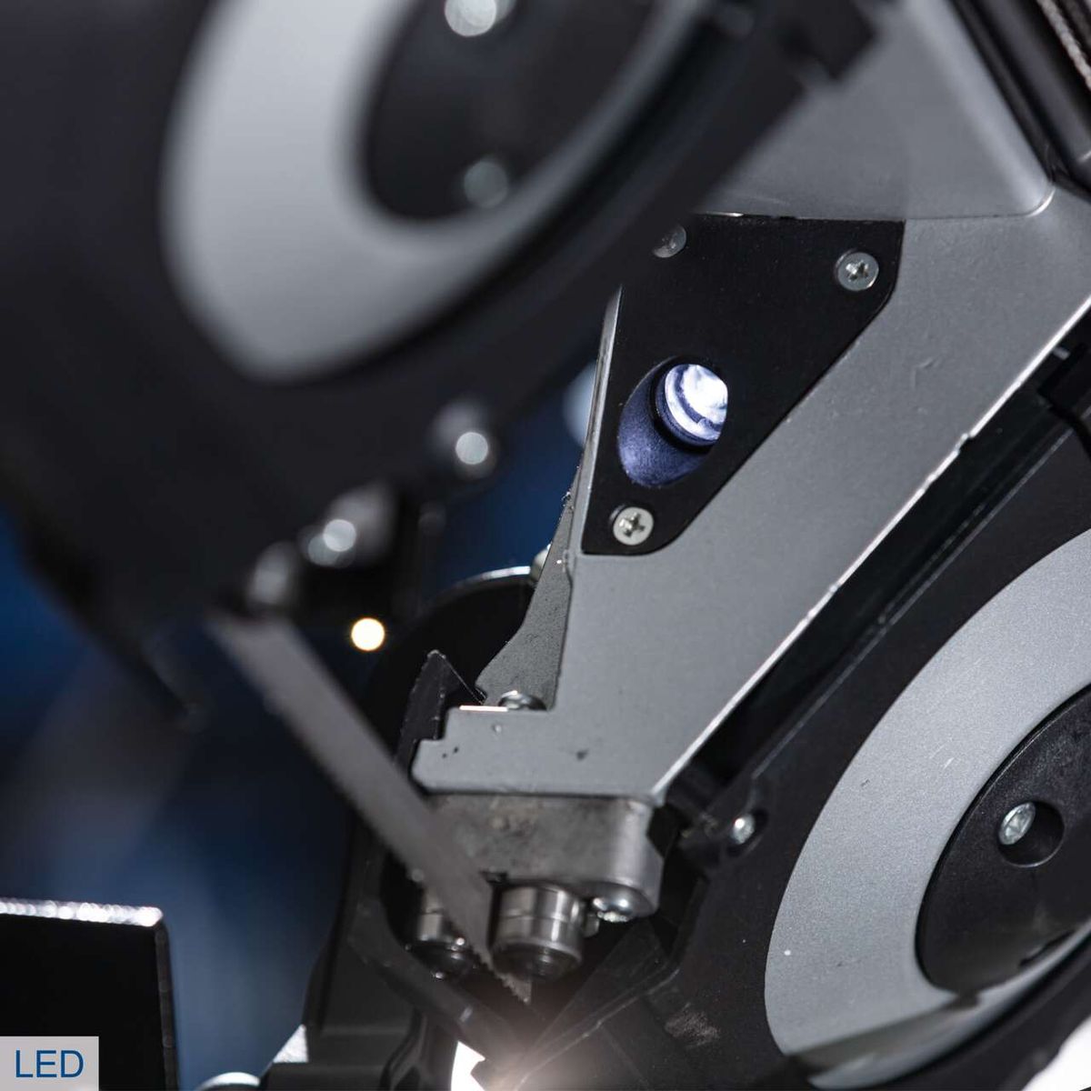 Metal band saw with LED lighting and guide for accurate cuts