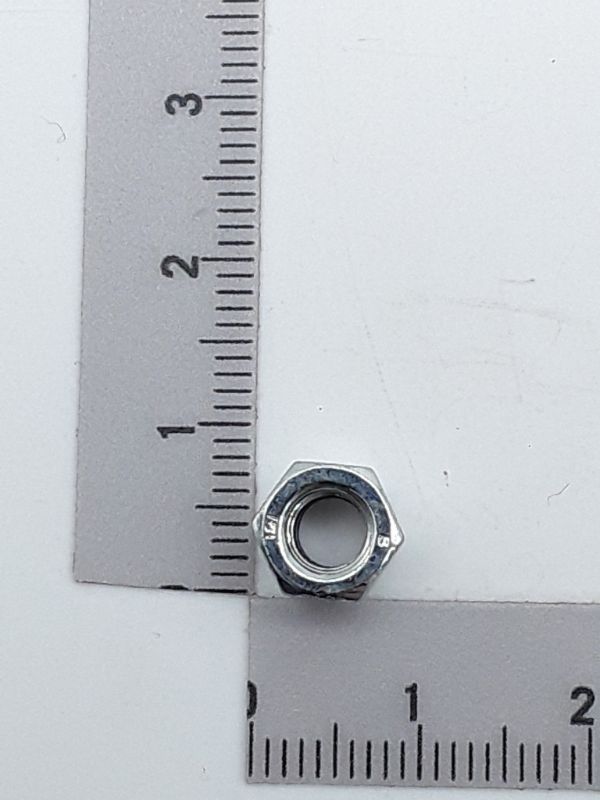 Selflocking hexagon nut M5 with integrated locking mechanism