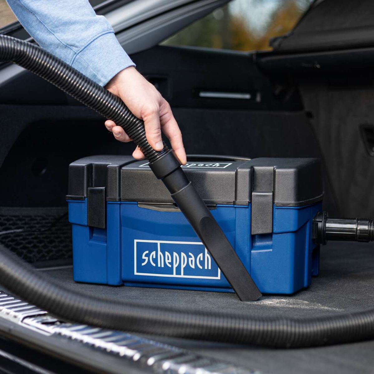 Scheppach HD2P high-power vacuum unit with drilling and suction-blowing nozzle, plastic housing, close-up with suction hose