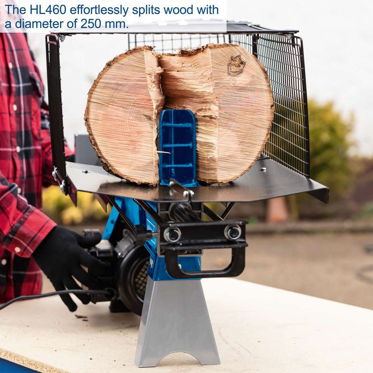 Scheppach HL460 hydraulic log splitter showing 250 mm wood splitting capability