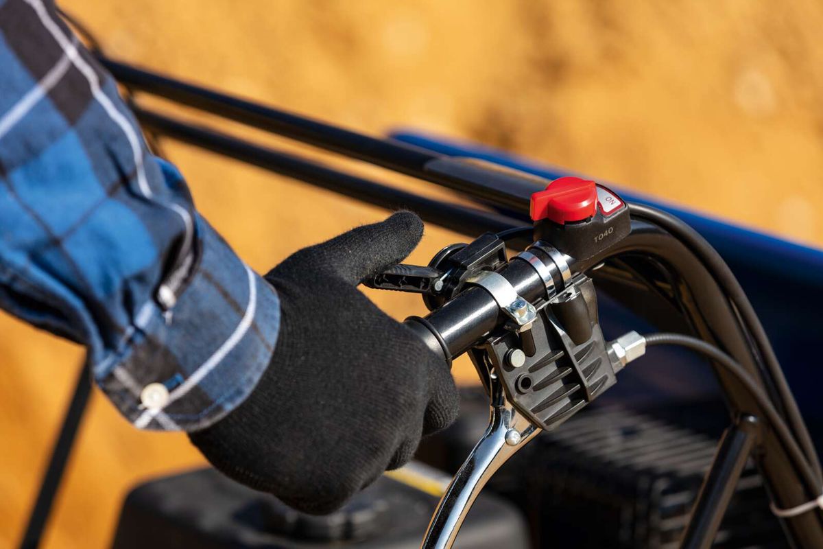 Grip handle of a Scheppach dumper with ergonomic grip and control levers