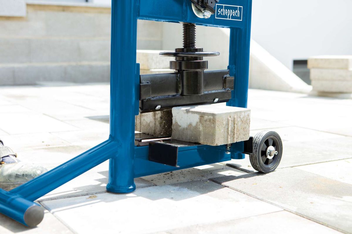Scheppach stone breaker with concrete block for precise operation