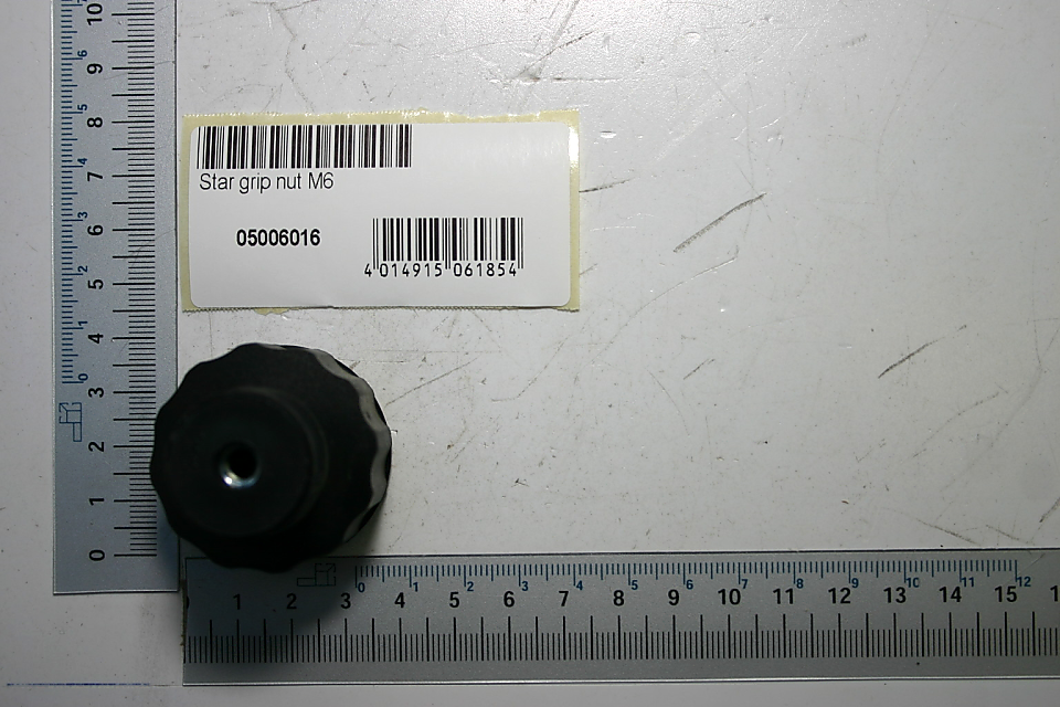 Star grip nut M6, product number 05006016, photographed from the front.