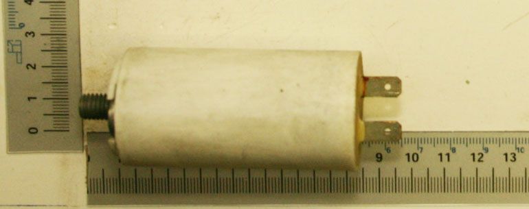 A Scheppach condenser 16µF / 450V next to a ruler for size reference. The condenser is shown from the side.