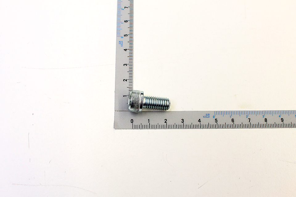 Cheese head screw M8x16 DIN 912, head visible