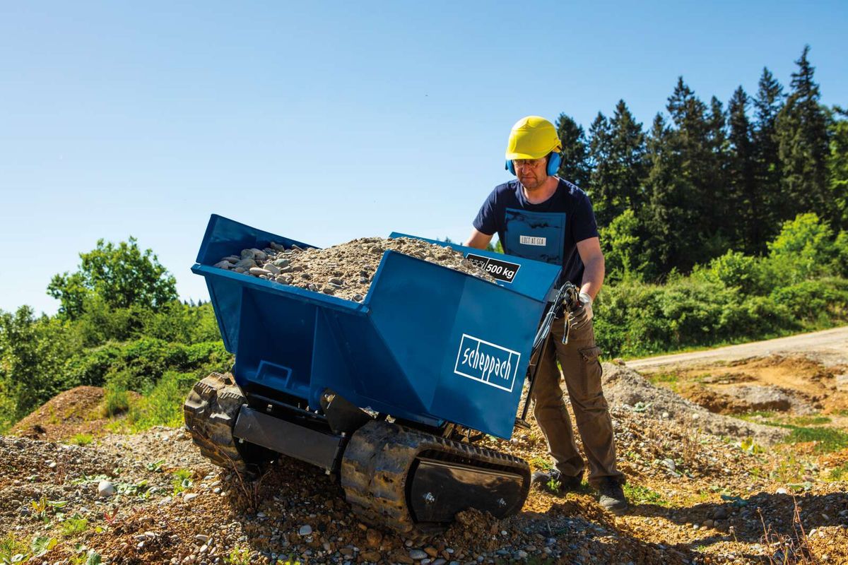 Scheppach tracked dumper DP5000 with hydraulic tip in operation
