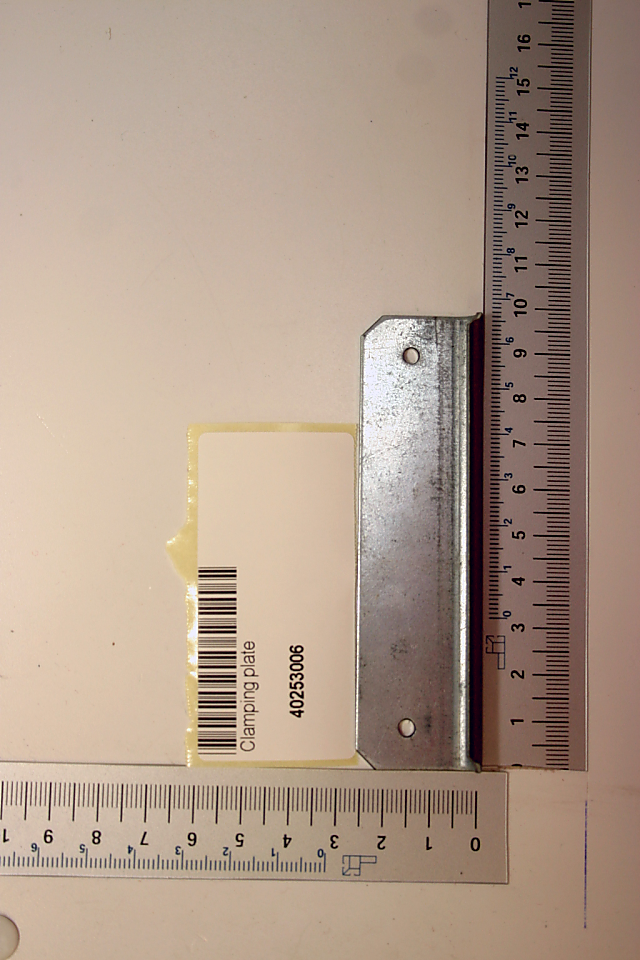 Clamping plate by Scheppach, item number 40253006, with barcode and label, photographed from the side.