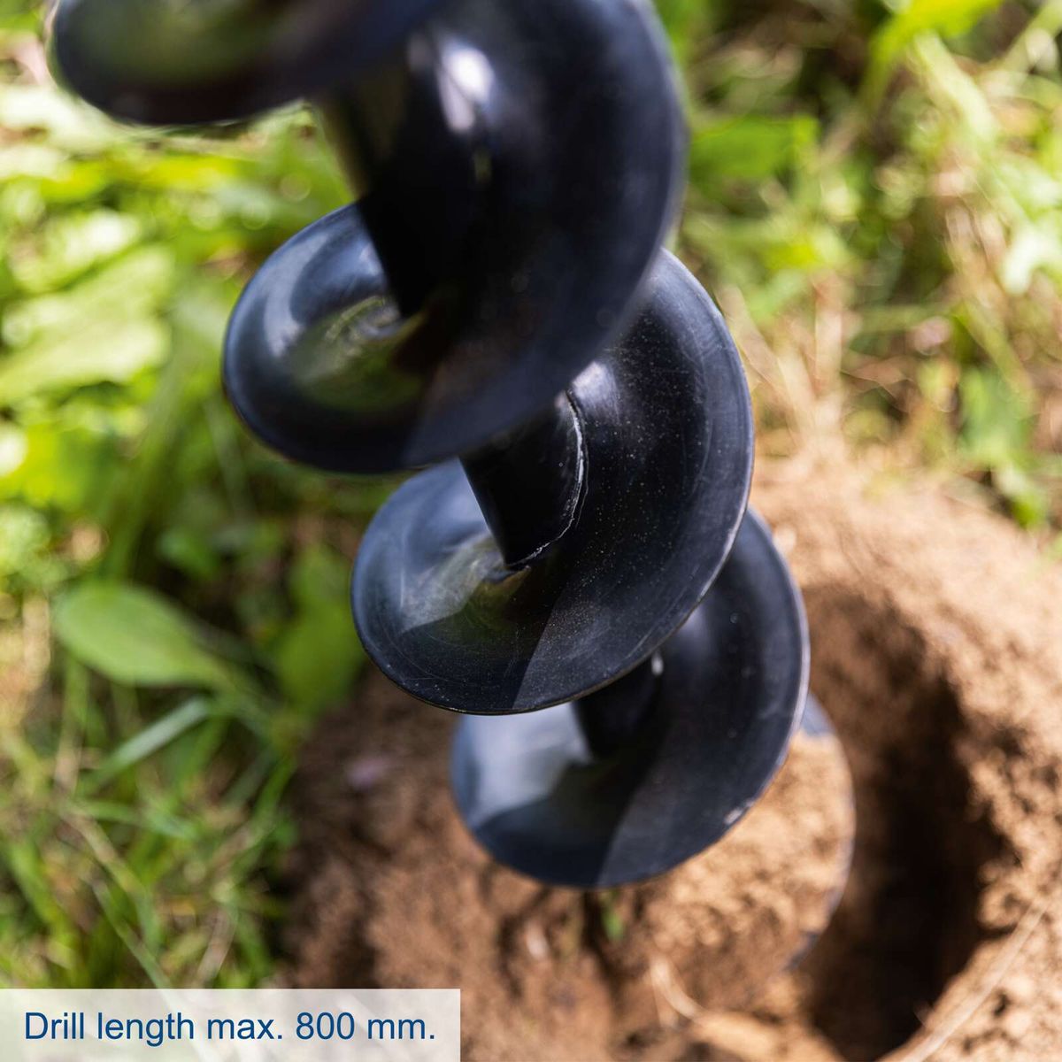 800 mm maximum drilling depth for the auger