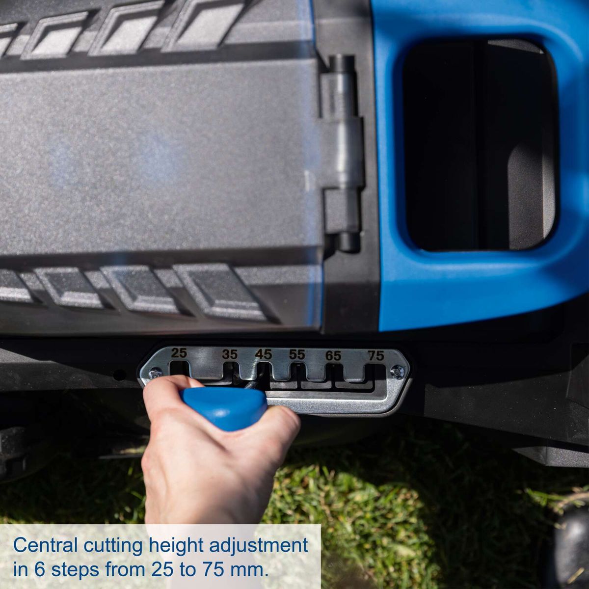 Central cutting height adjustment in six steps from 25 to 75 millimetres