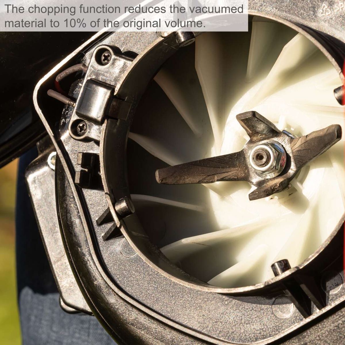 Vacuum tool chop function reduces material volume to 10 % via cutting mechanism