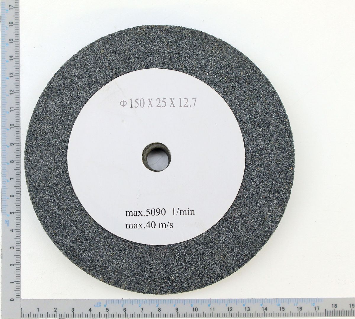 Grinding disc with dimensions Ø 150 x 25 x 12.7 mm, close-up view