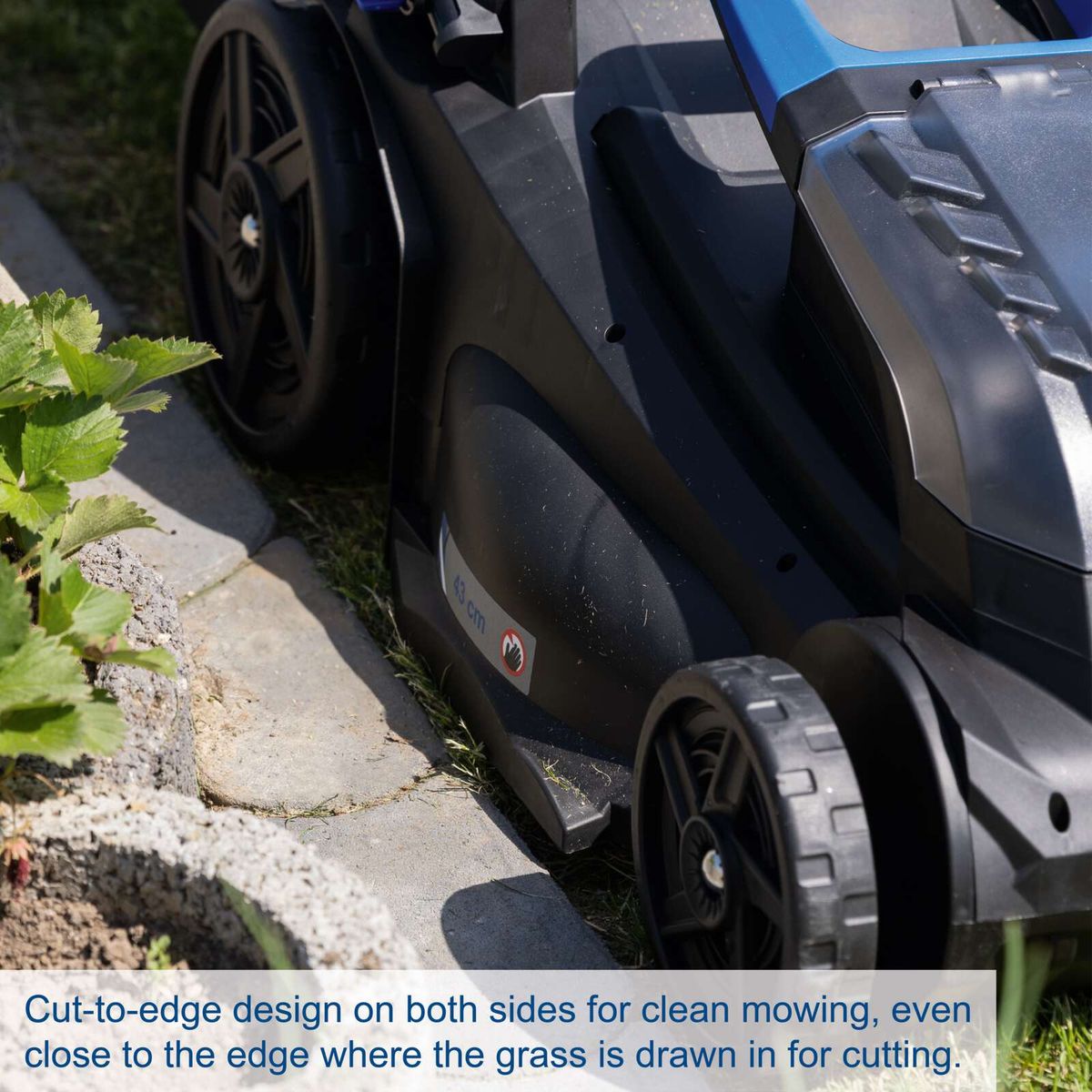 Cutting edge design for clean mowing close to the edge with drawn-in grass line