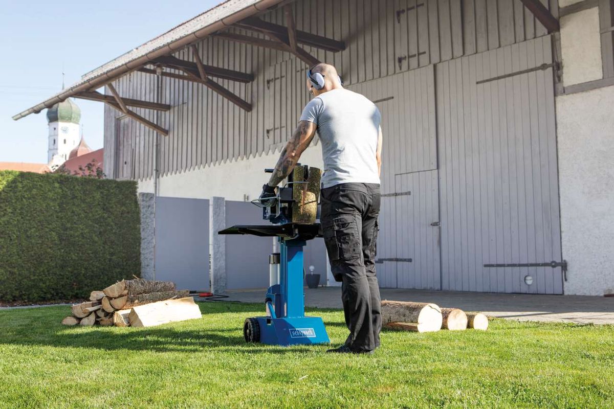 Scheppach HL810 vertical log splitter with wood pile and equipment setup