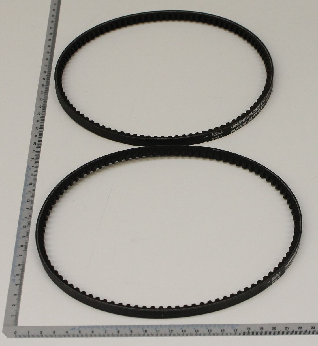 Scheppach set of two 622mm toothless V-belts, 10mm wide