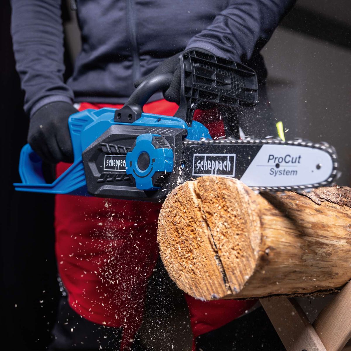 Scheppach cordless chainsaw with ProCut blade cutting through wood