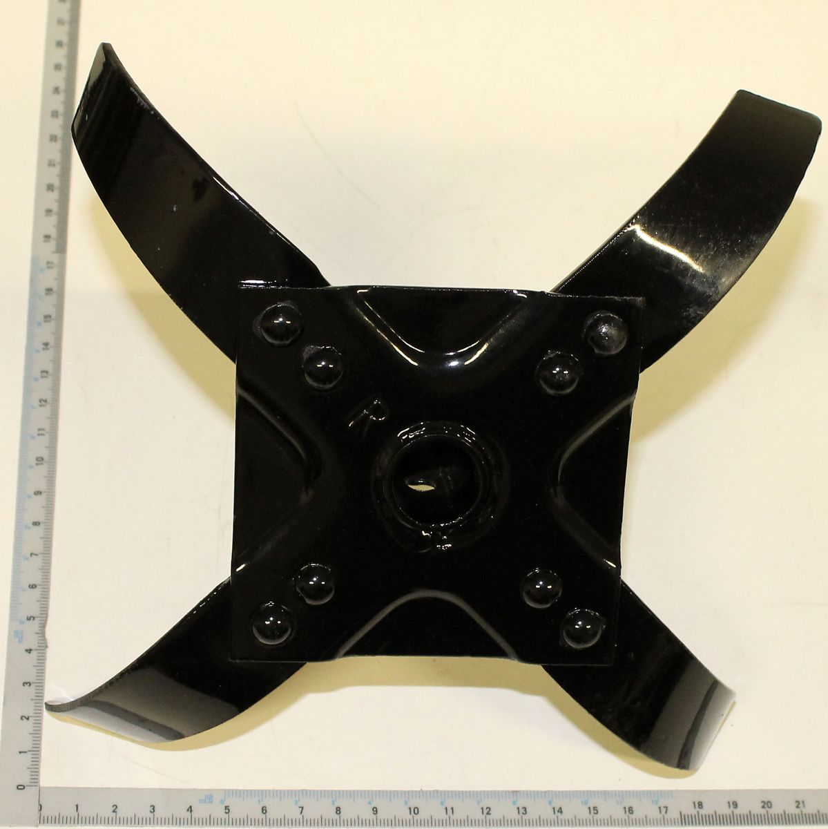 Scheppach tool with angled cutting edge and mounting components