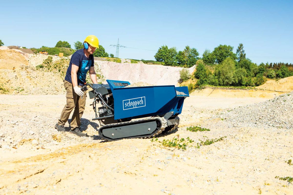 Scheppach tracked dumper DP5000 in operation with operator on board
