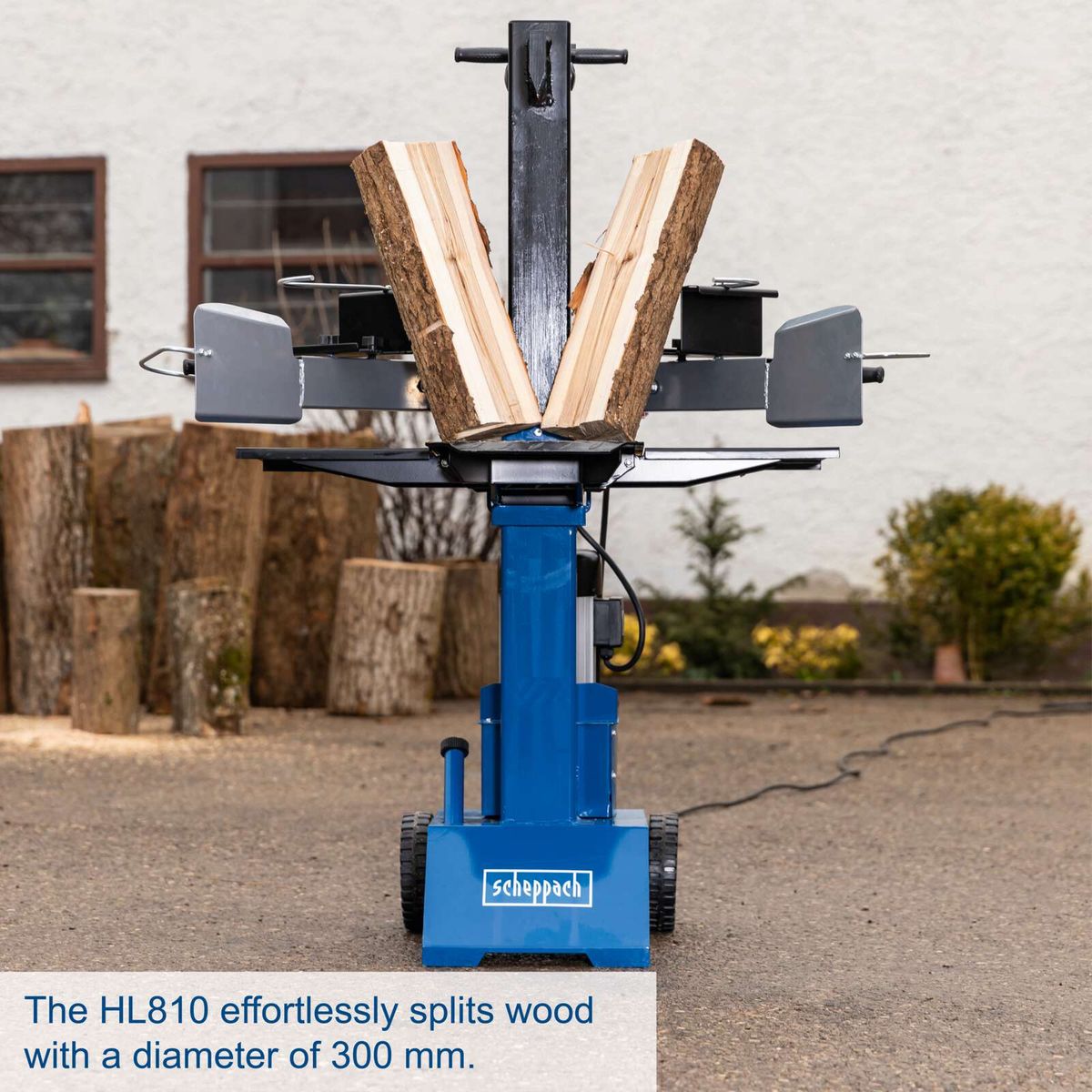 Scheppach HL810 standing log splitter efficiently splitting wood up to 300 mm diameter