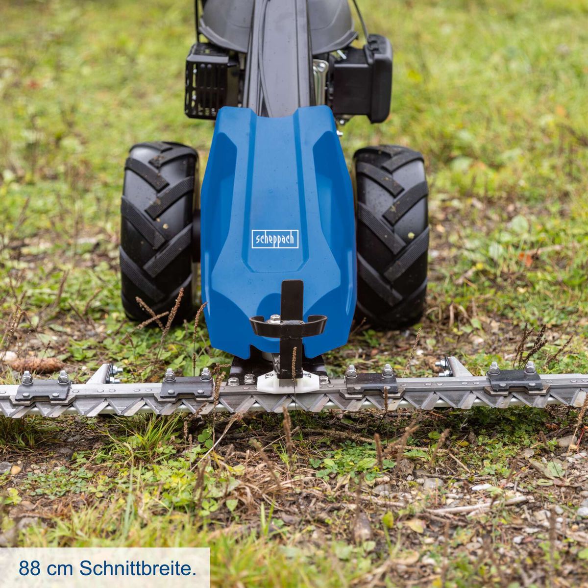 Scheppach lawn mower cutting width 88 cm, close-up of cutting blade assembly
