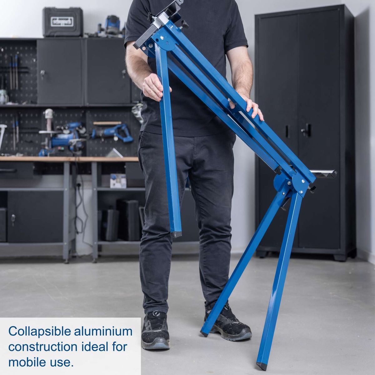Compact aluminium base for mobile use with sturdy design