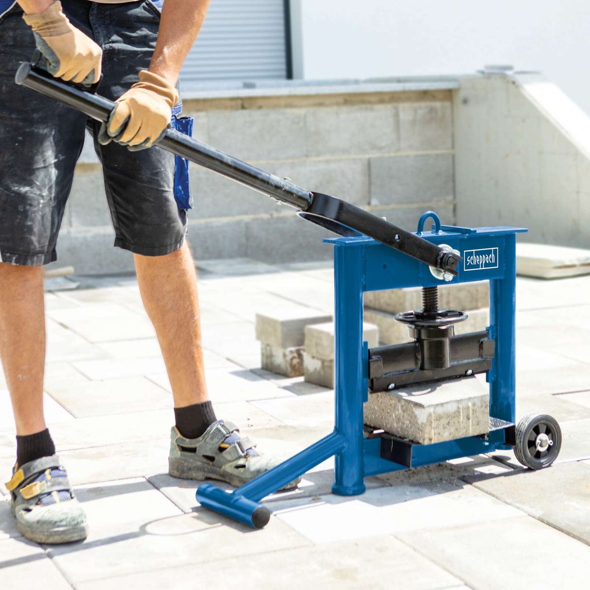 Scheppach stone breaker HSC130 with manual brake and rolling support for accurate operation