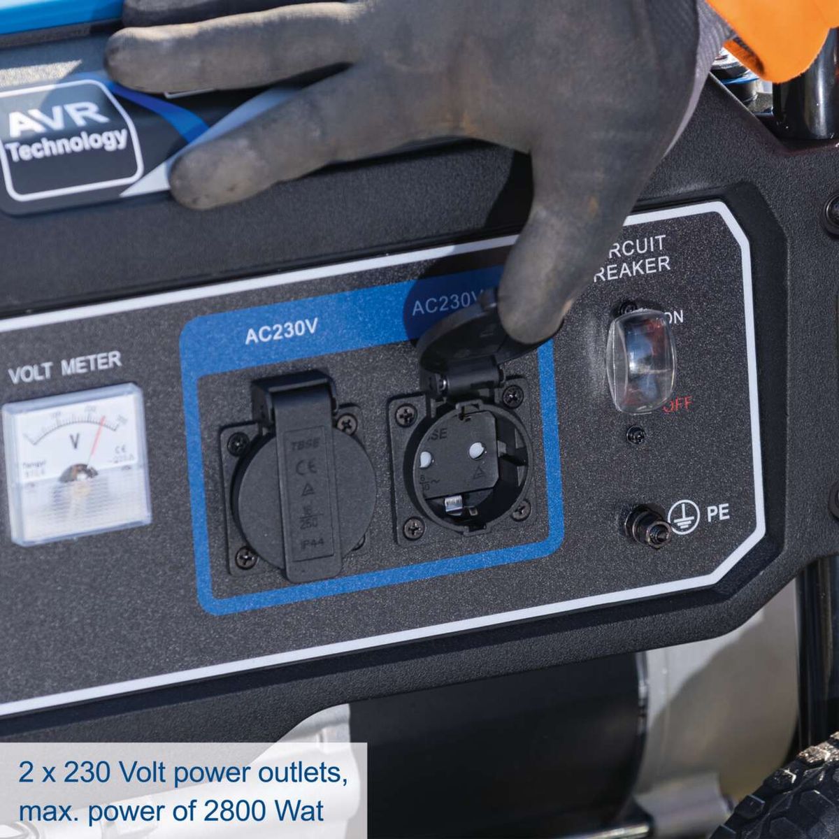 Portable generator featuring two 230V power outlets, max. 2800W output, with circuit breaker and voltage meter