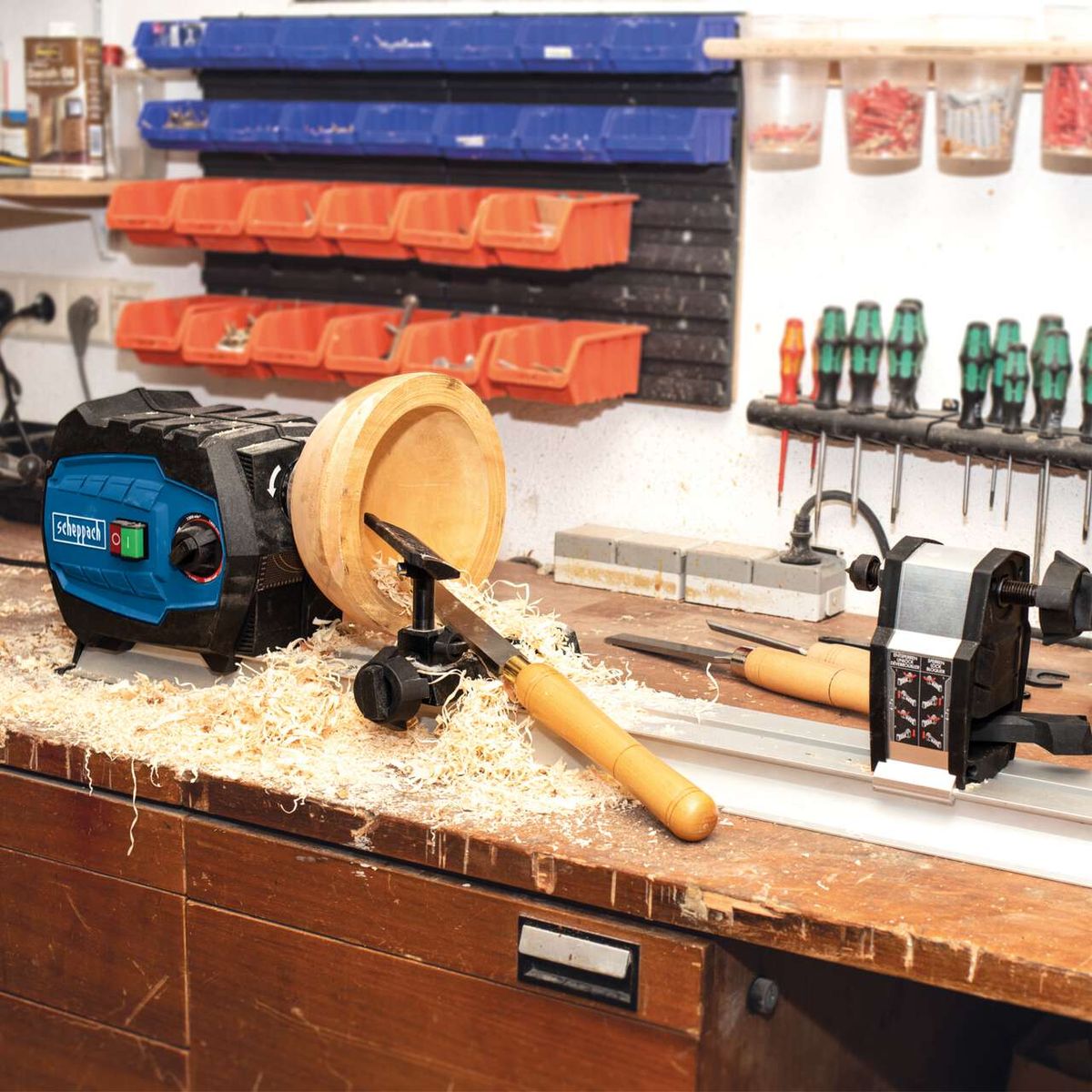 Scheppach wood lathe with wooden workpiece and tool for 600mm diameter, including base plate and 4-point chisel attachment guide