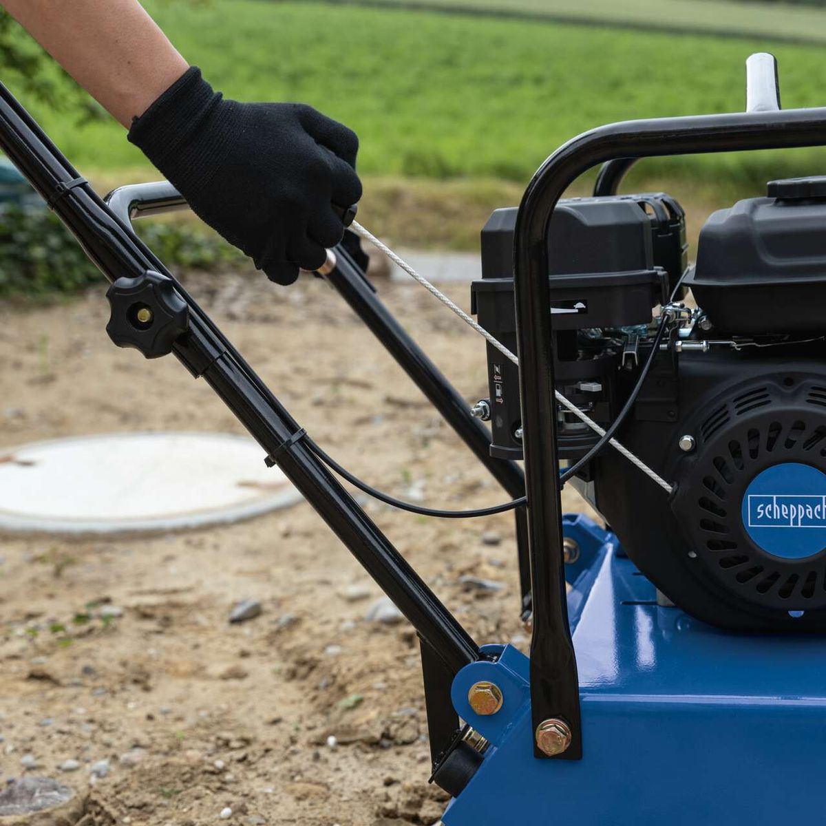 Scheppach vibrating plate with frame and rubber mat, showing control and engine components