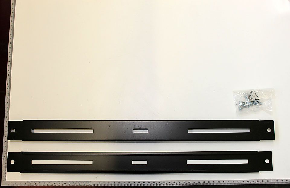 Universal base strut with integrated holders for UG1600 Toolson