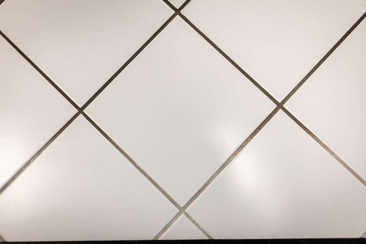 White Scheppach tool with diagonal lines against a plain white background