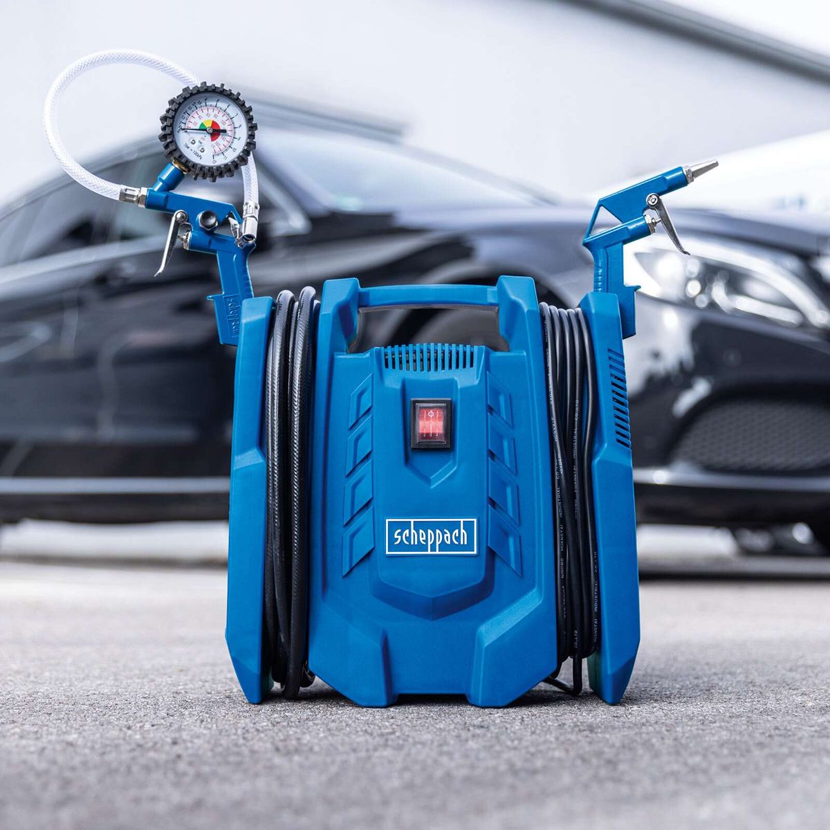 Portable air compressor with tire inflator, air pistol, and accessories, featuring an 8-meter working radius