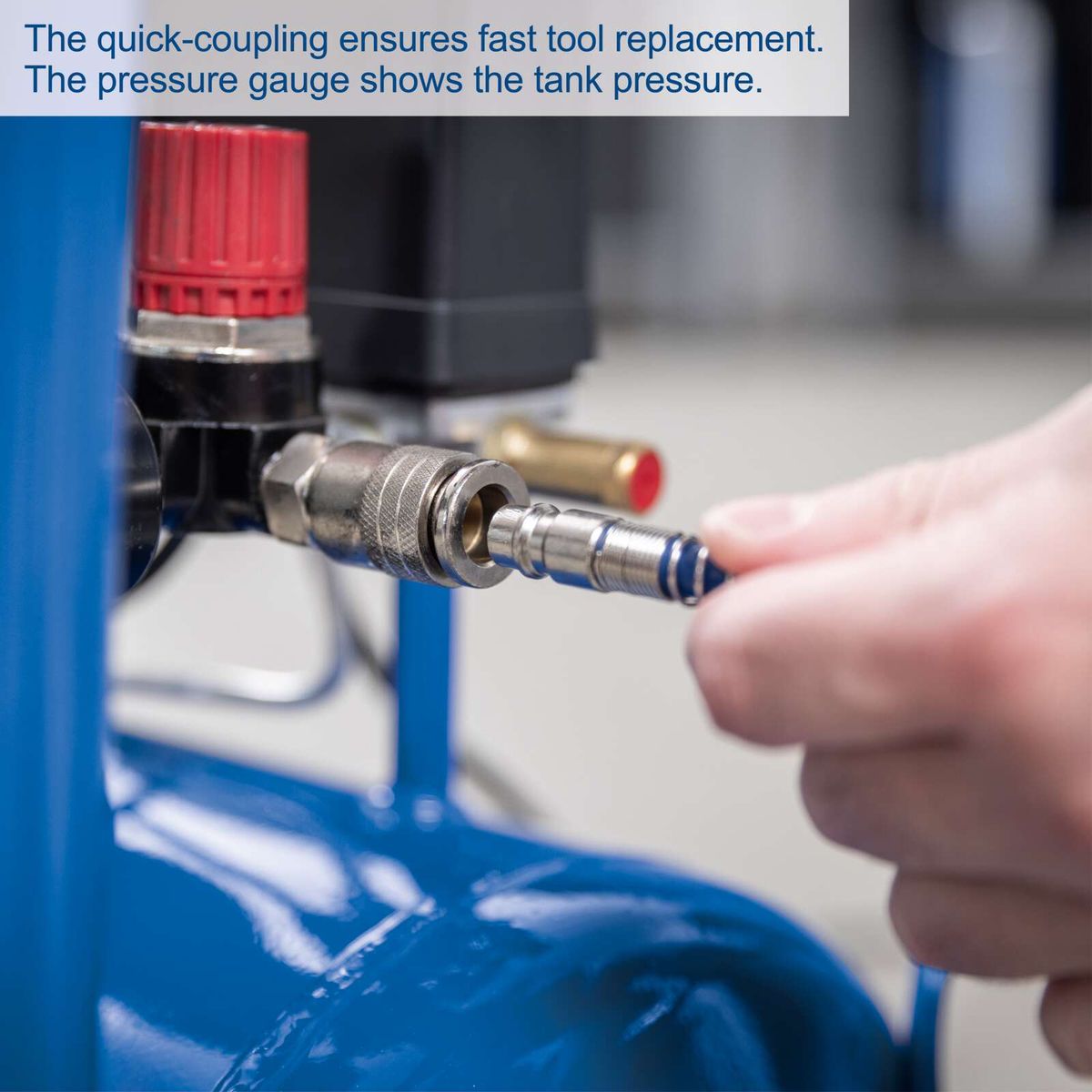 Quick coupling for fast tool replacement, tank pressure gauge on the HC26Si compressor