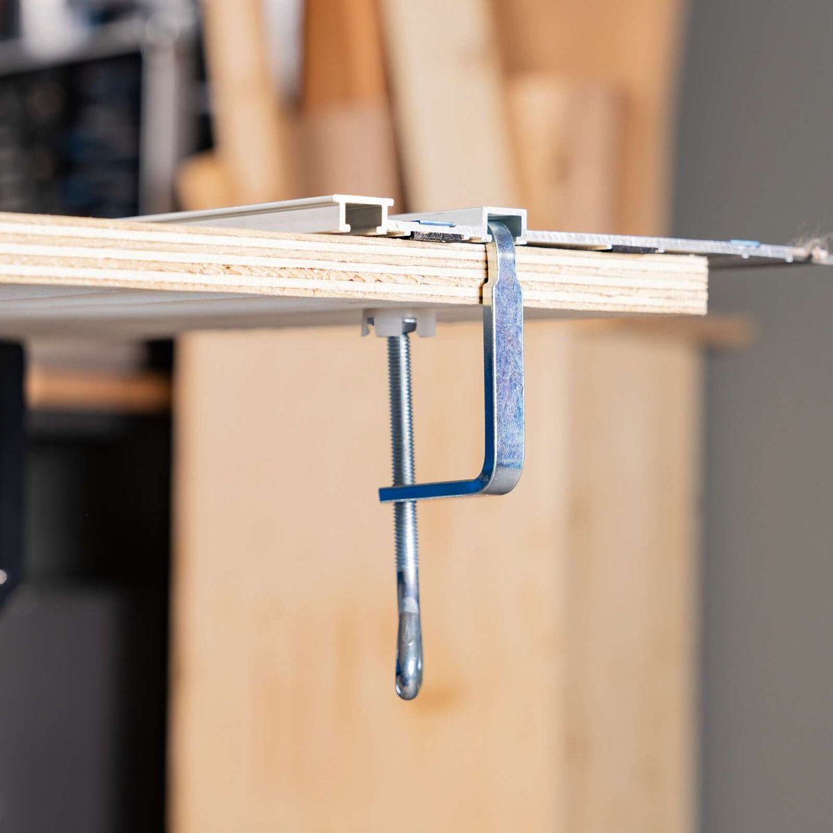 Plunge saw featuring integrated water drainage and track holder for connectors and tilt protection