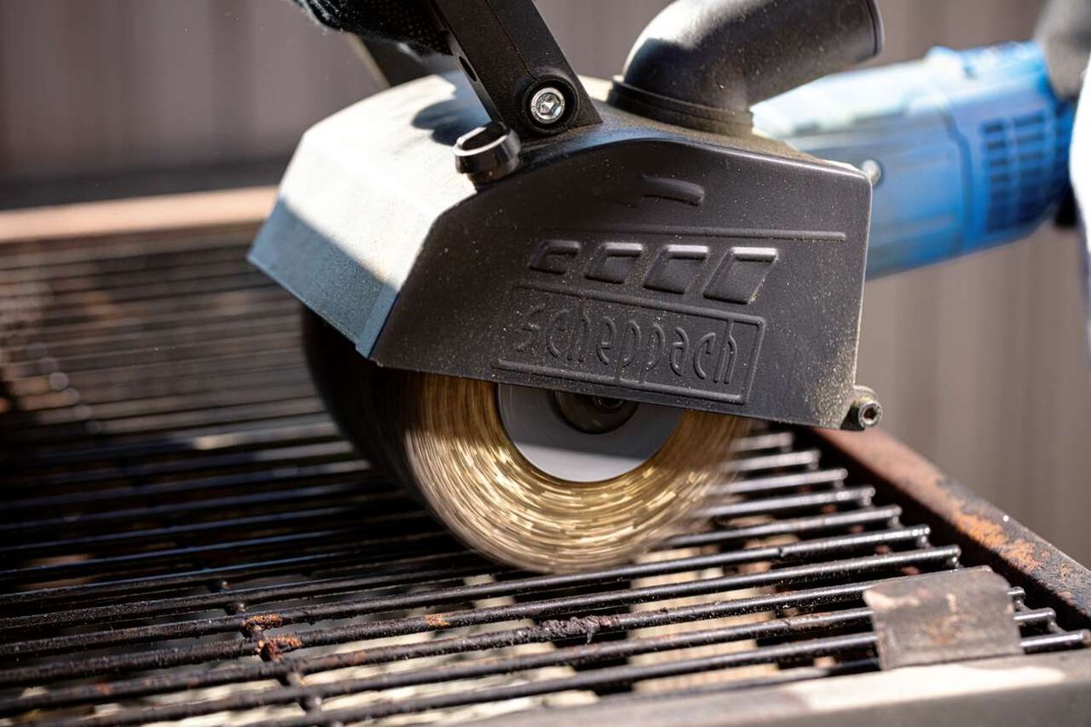 Scheppach brass wire brush with close-up of tool head