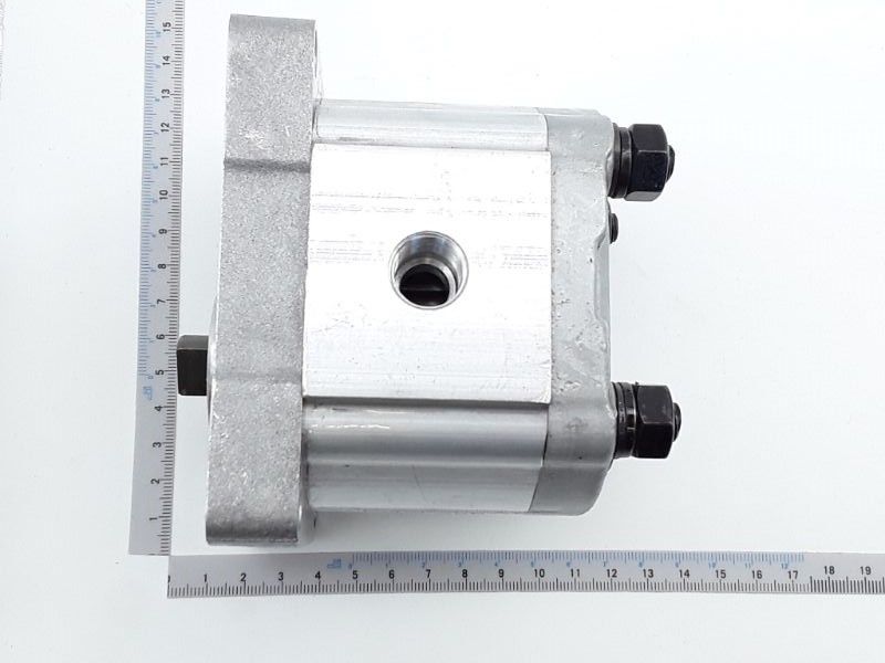 Hydraulic pump with G 3/8" and M20x1.5 bolt connections, mechanical section
