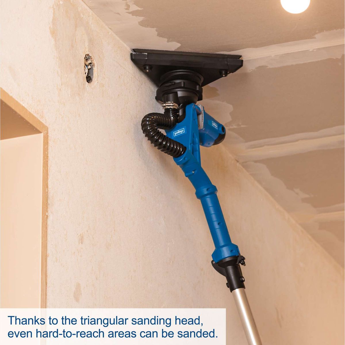 Triangular head for precise sanding of hard-to-reach areas