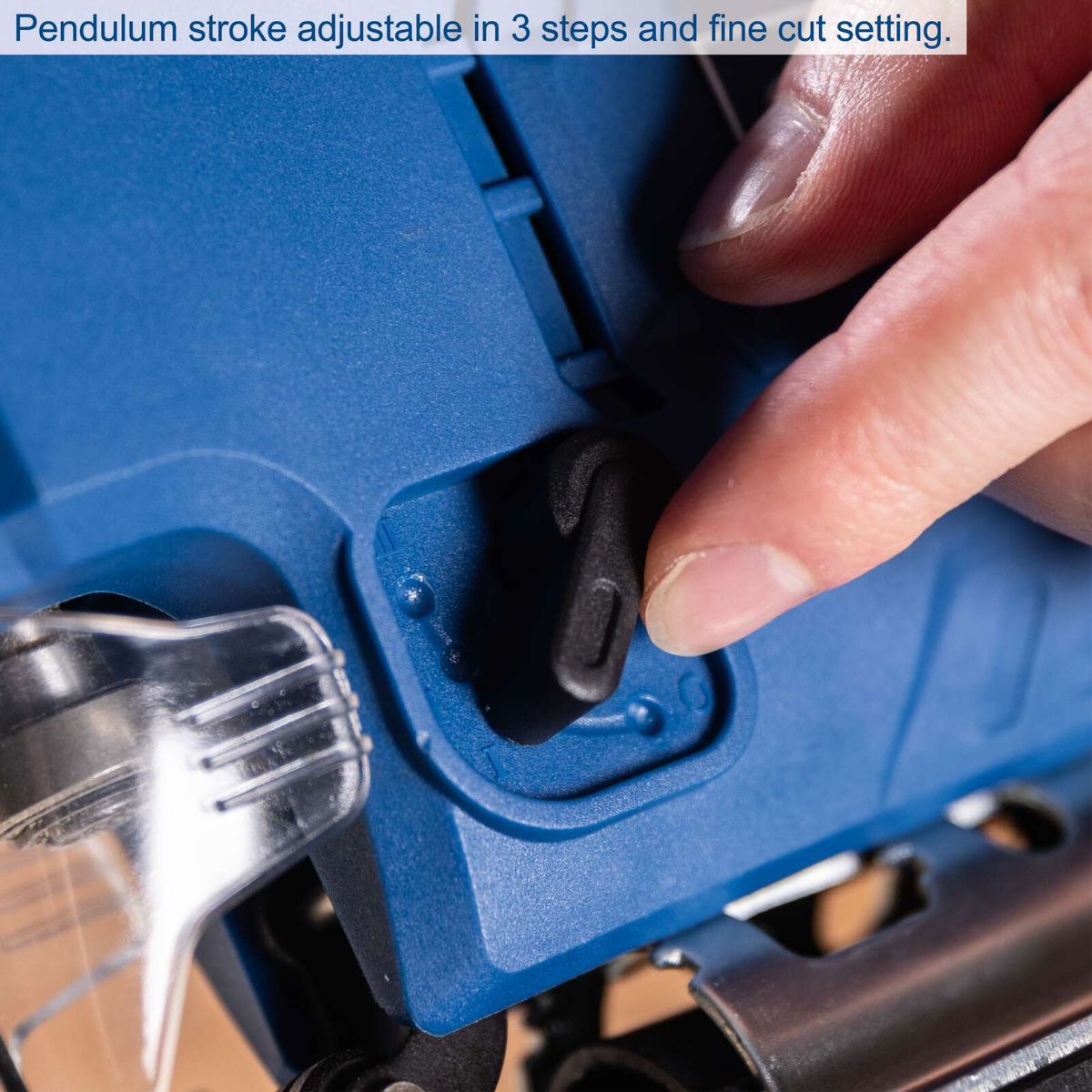Jigsaw with adjustable pendulum stroke in three steps and fine adjustment