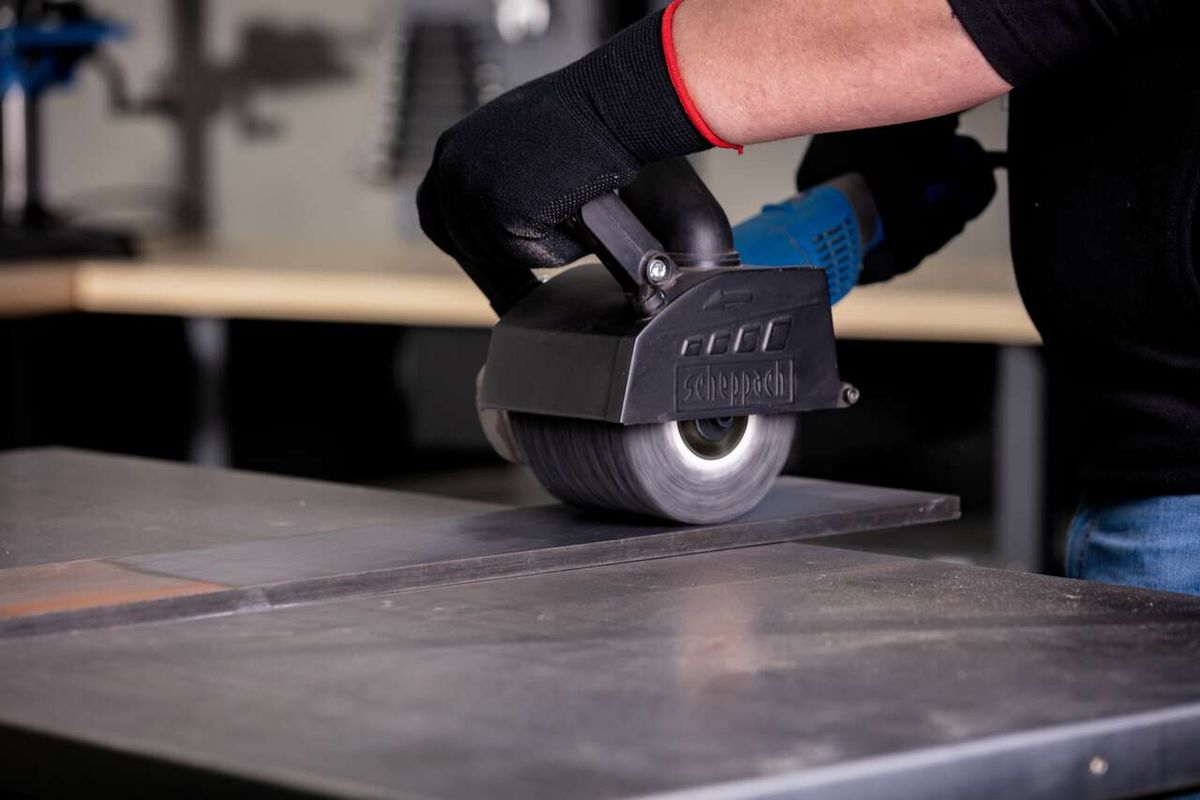 Scheppach silicon carbide brush in use with attachment