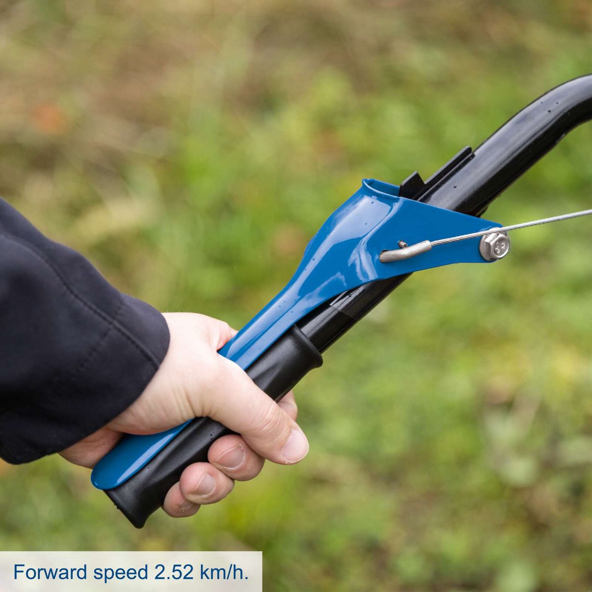 Display of forward speed at 2.52 km/h for the Scheppach sickle bar mower